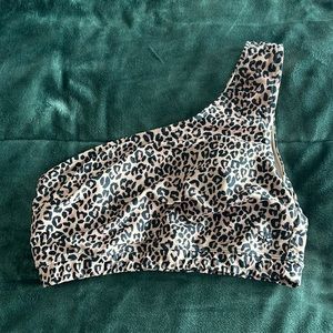 Albion cheetah swim top size medium